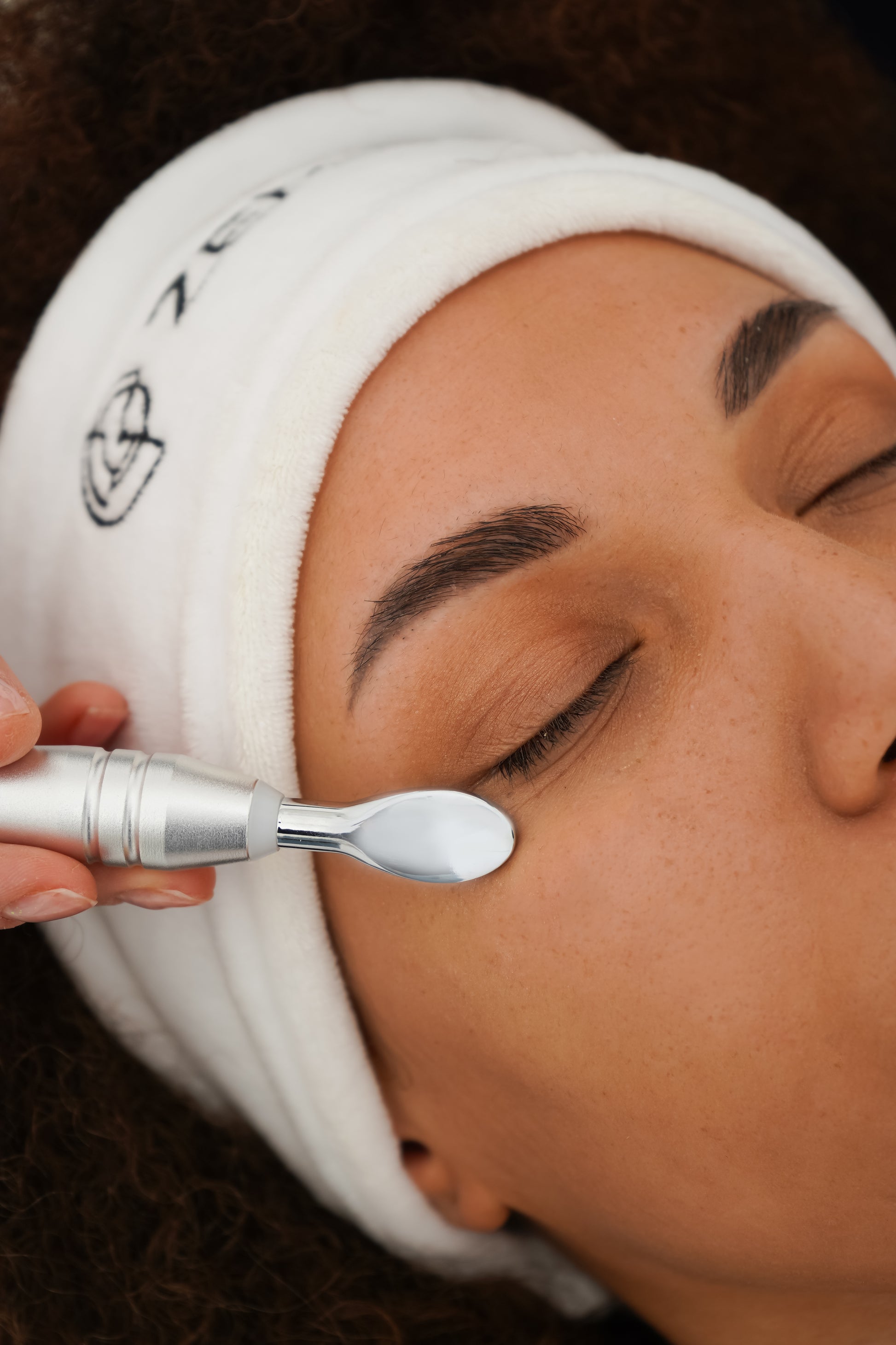 Microcurrents + Needle-Free Mesotherapy